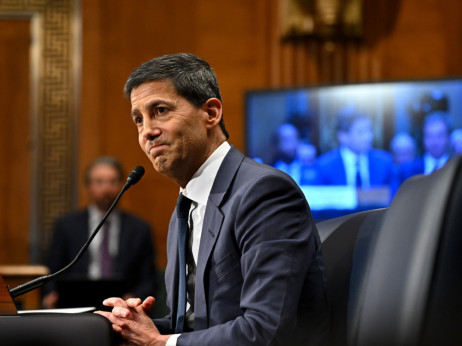 Warsh se zapliće u čvorove kako bi udovoljio Trumpu. To ne može potrajati