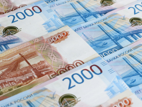 Rubalj na vrhu globalnih valuta dok Putin ubire dobitke od nafte zbog rata s Iranom