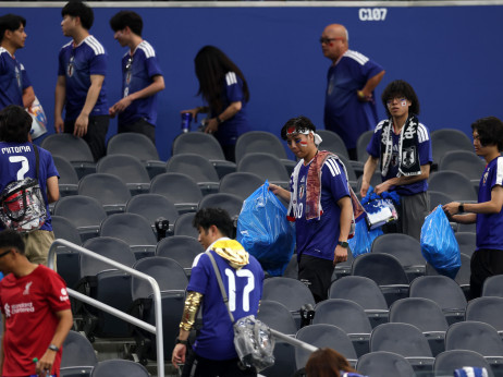 Japanci počistili stadion nakon utakmice. Žene im poručile: Zašto to ne radite i kod kuće?