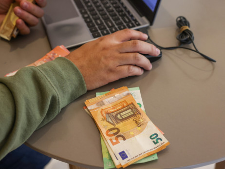 DZS objavio zakašnjeli podatak o plaćama u travnju, niže su nego mjesec ranije