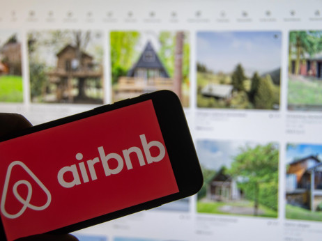Airbnb je miljenik Wall Streeta, ali Booking bi mogao biti pametniji izbor
