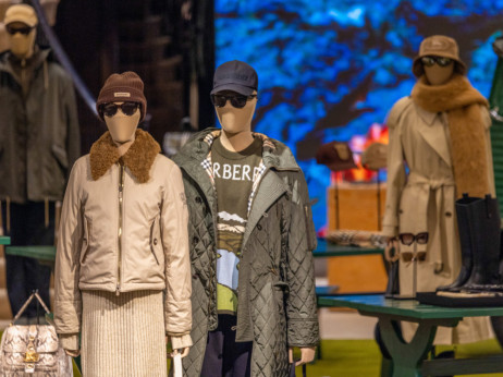 Britanski tajkun kupio udio u Burberryju - kladi se na pristupačan luksuz