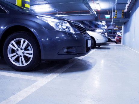 Jedan auto na 2,3 stanovnika Beograda - garaže papreno skupe, idu do 77.000 evra