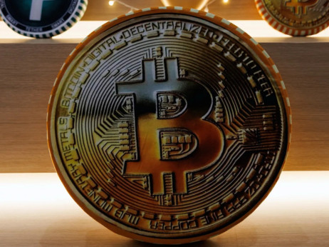 Bitcoin pogođen 'dvostrukim udarcem' zbog odbijanja zakona i povećanja kamatnih stopa