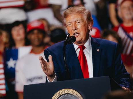 Trump trdi, da sta Ukrajina in Rusija sprejeli prekinitev ognja, Zelenskega je objava presenetila
